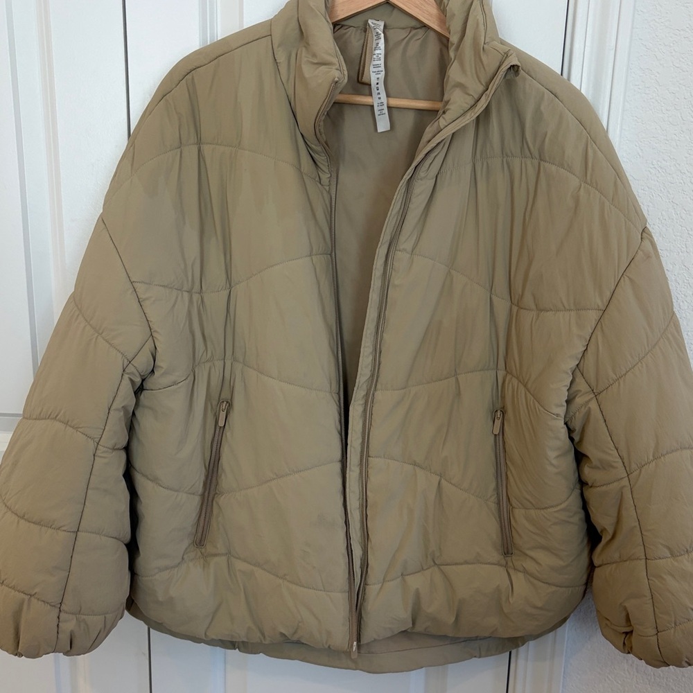 Lululemon Quilted Puffer Jacket Size 6 Neutral Tan Cropped - Picture 5 of 7